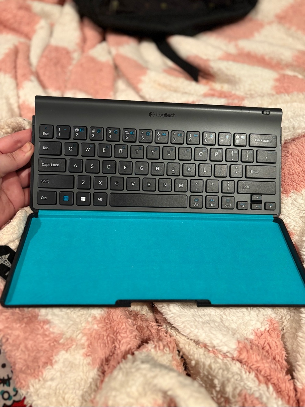 Logitech Bluetooth Tablet Keyboard With Case Graphite with Bright Teal Interior